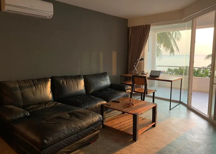 2 Bedder Beach Front Condo In Prime Location