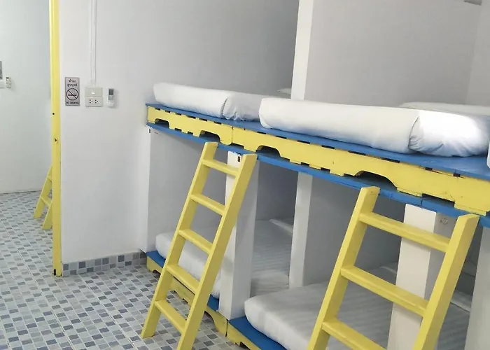 HuaHin Night Market Hostel