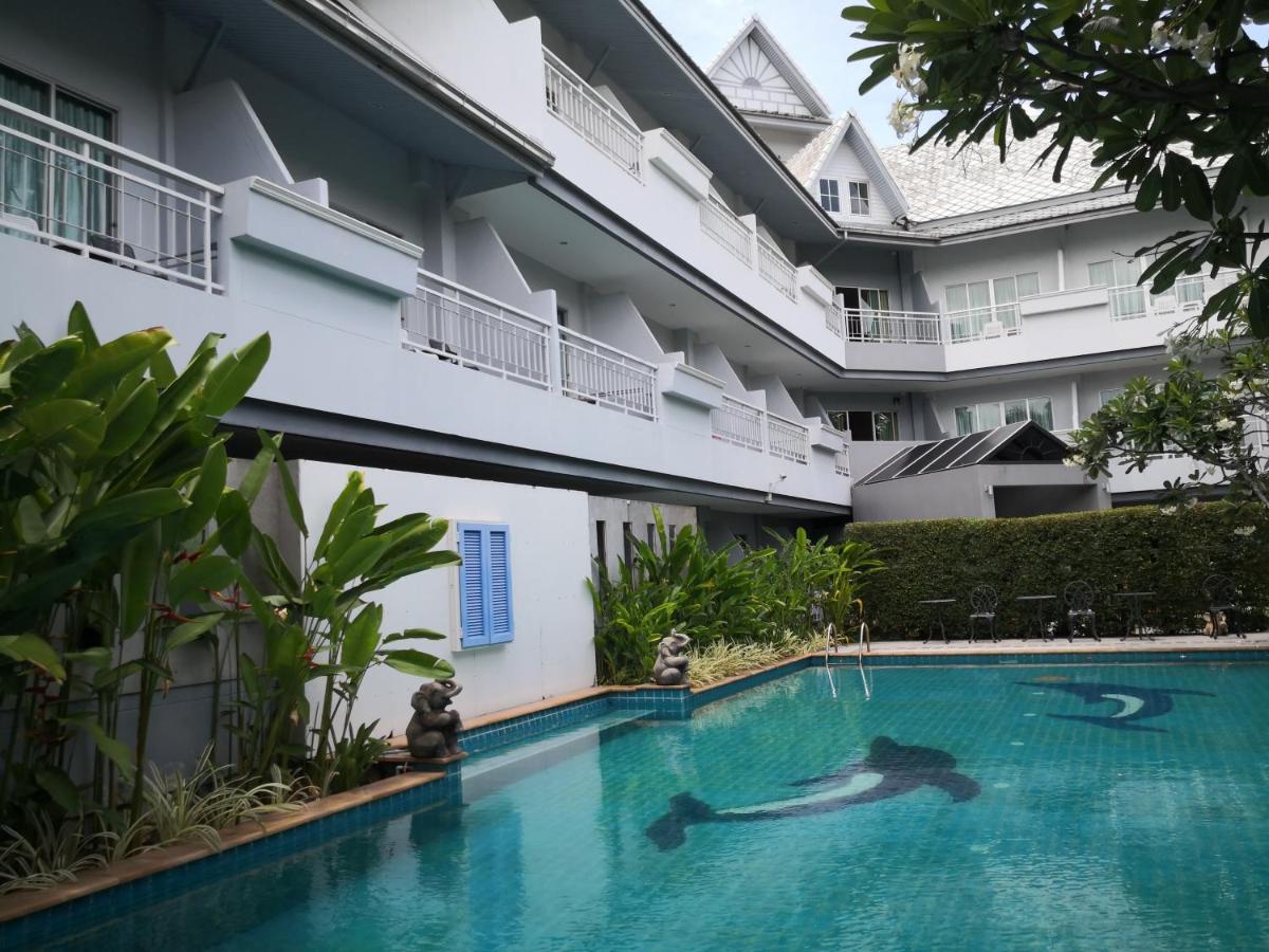 Inn Baan Suksiri