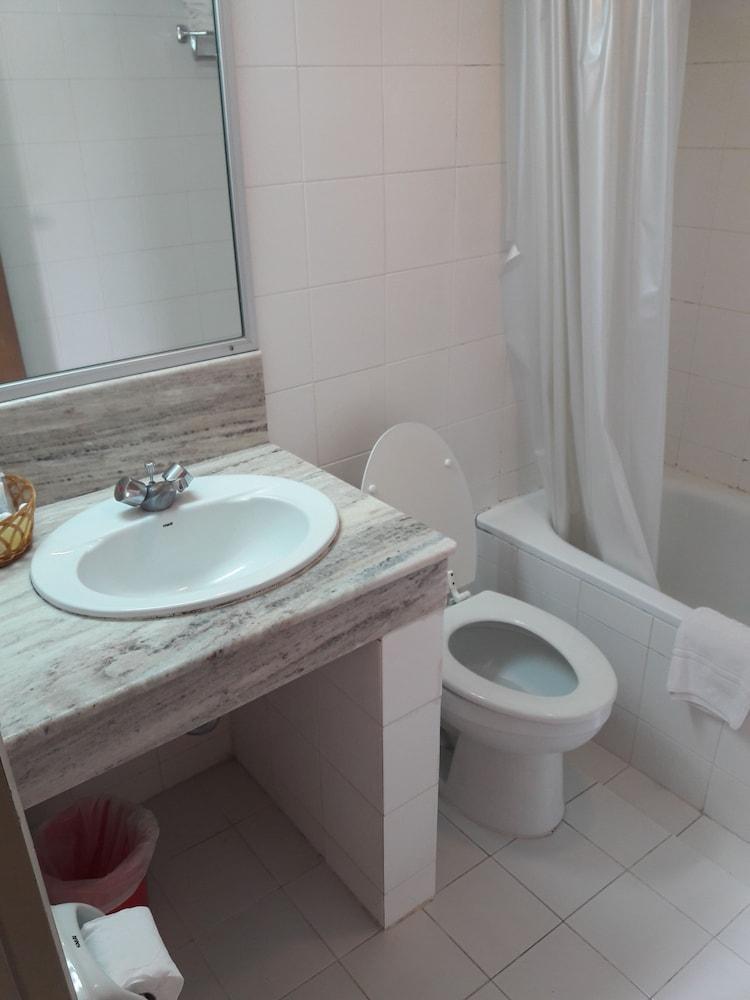 Takiab Khách sạn
