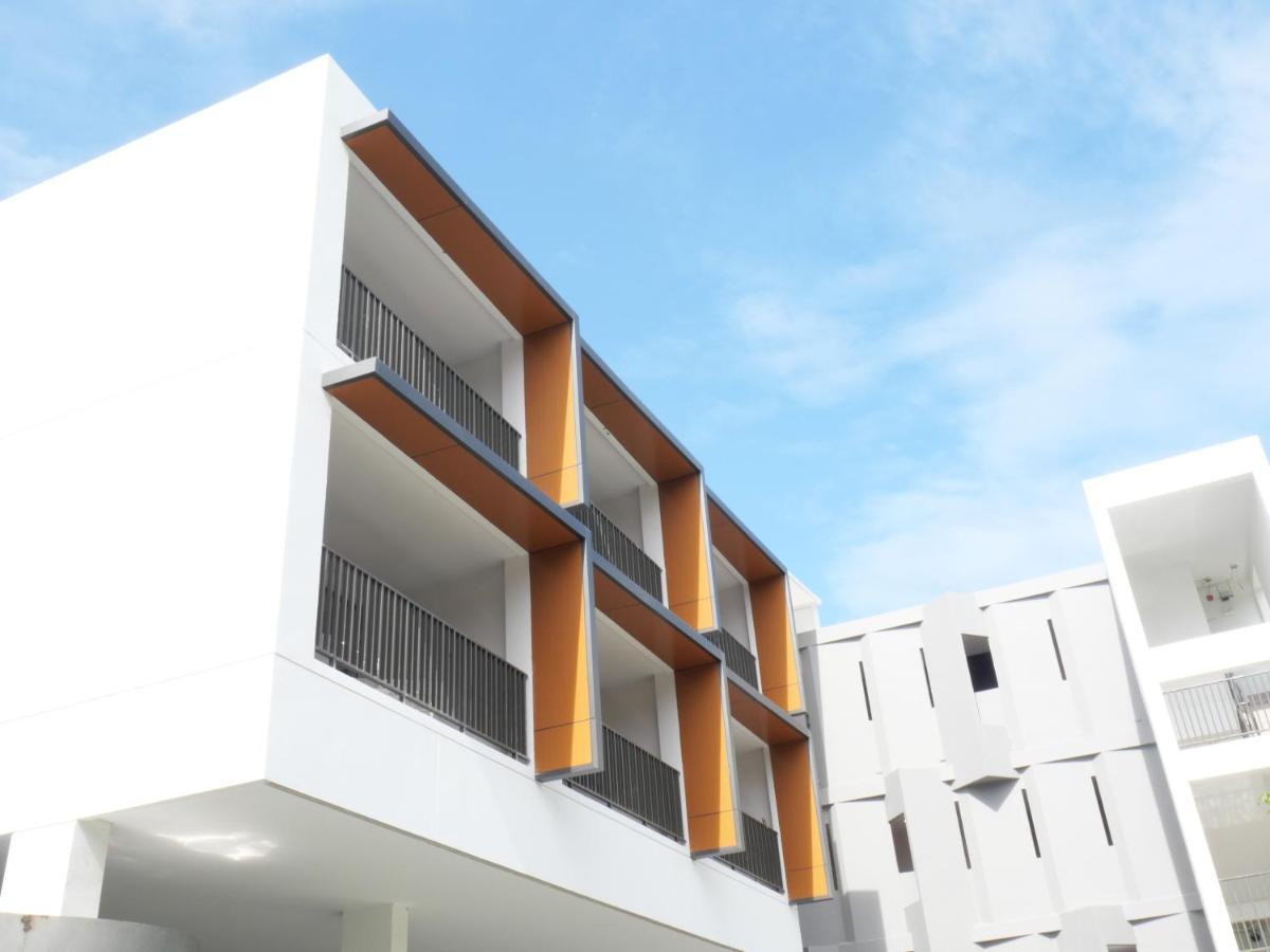 Verso - A Veranda Collection HHQ