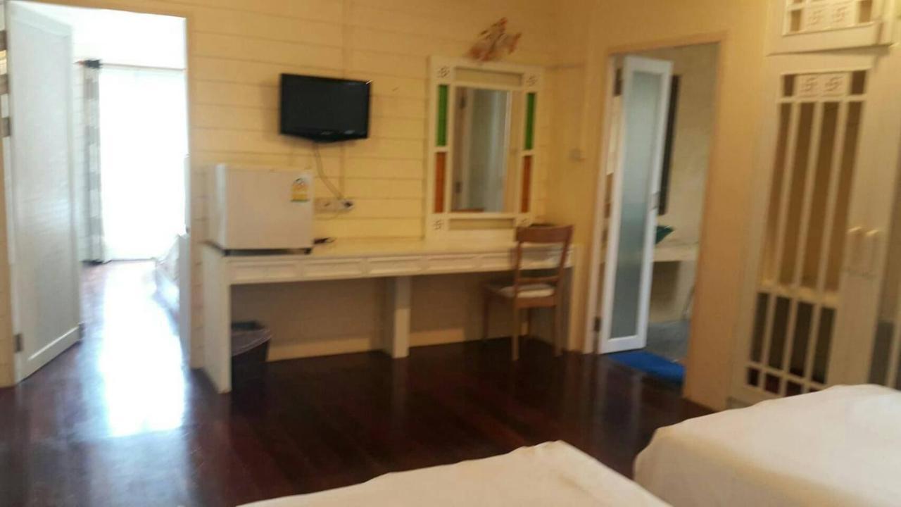 บ้านสุนทรี Bed & Breakfast *
