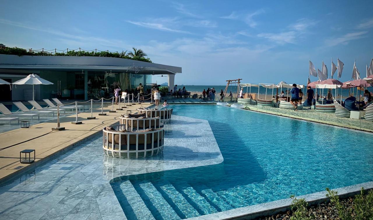 Veranda Beachfront Living Pangsapuri *