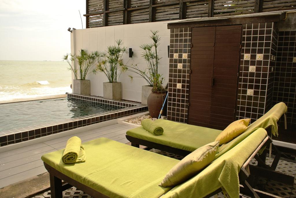 The Herbs By The Sea