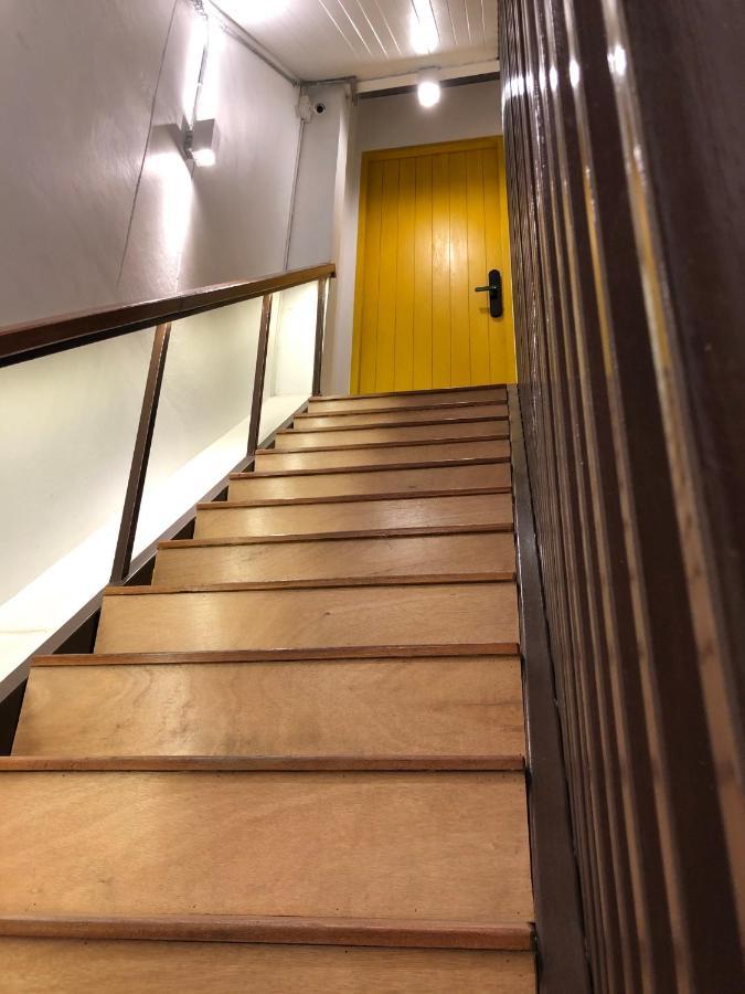 Apartment Yellow Door HHQ