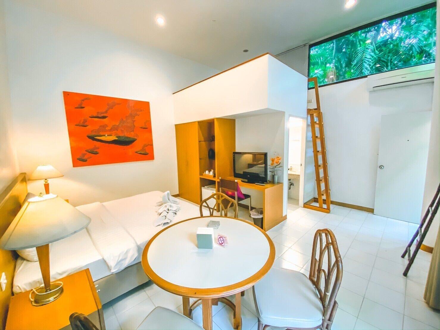 Nern Beachfront HHQ