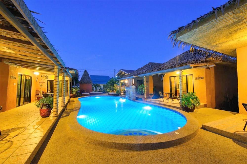 Hotel Panisara Pool HHQ