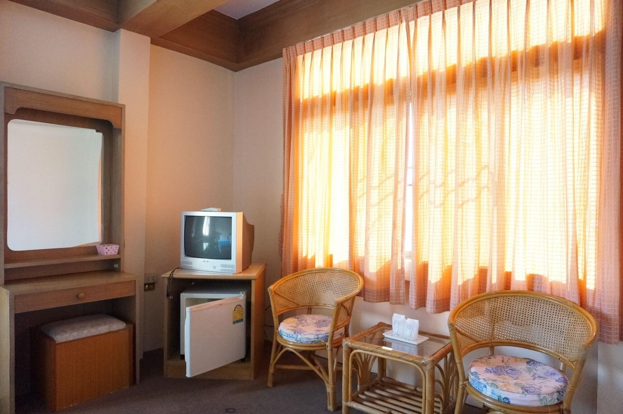 Hotel Baan Warddaw 2*