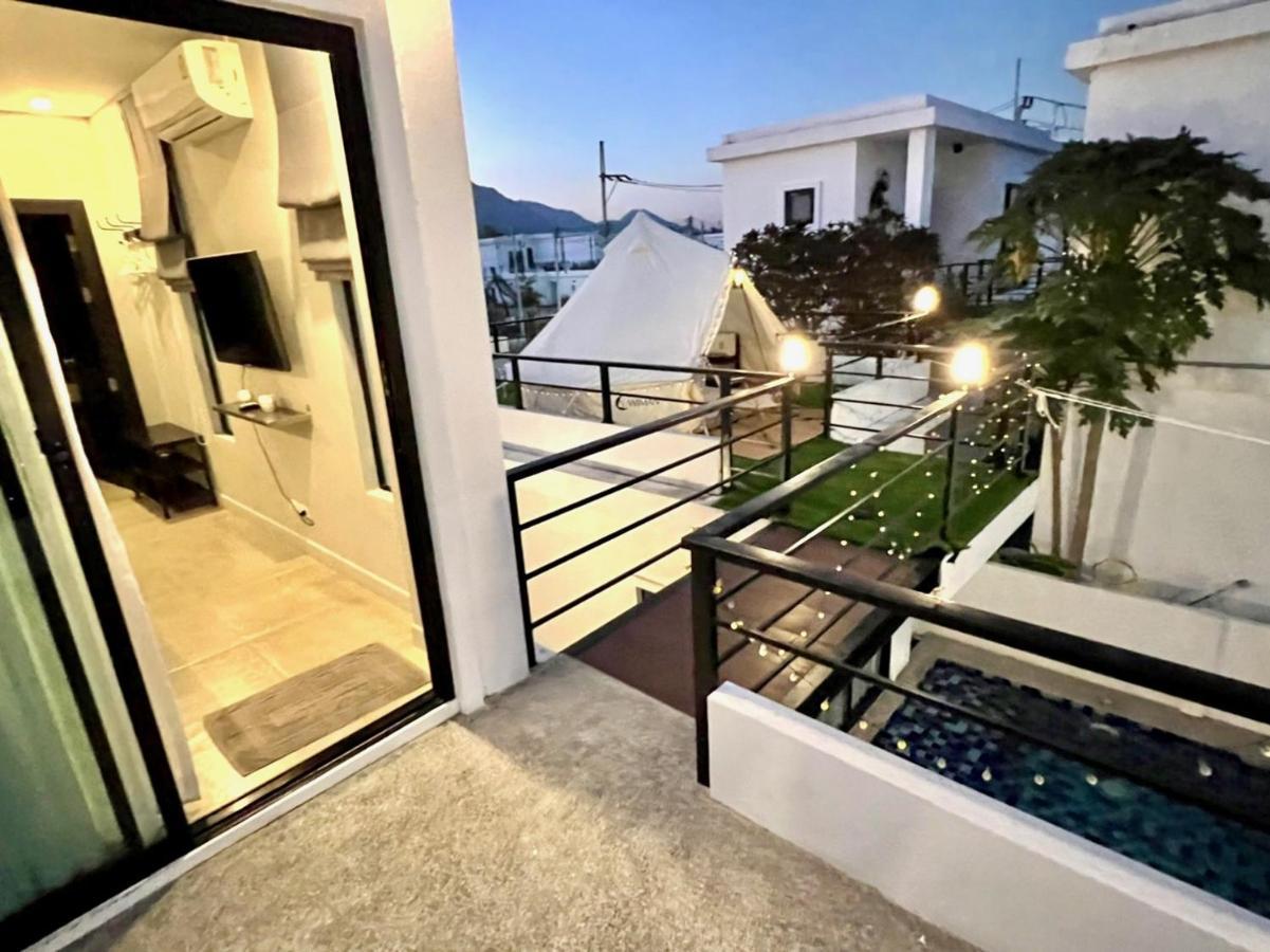 Villa Pool Modern Cool - Fill Feel *