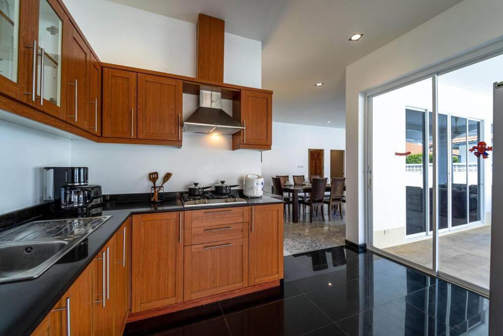 Private 4 Bedroom Pool Ng411 * HHQ