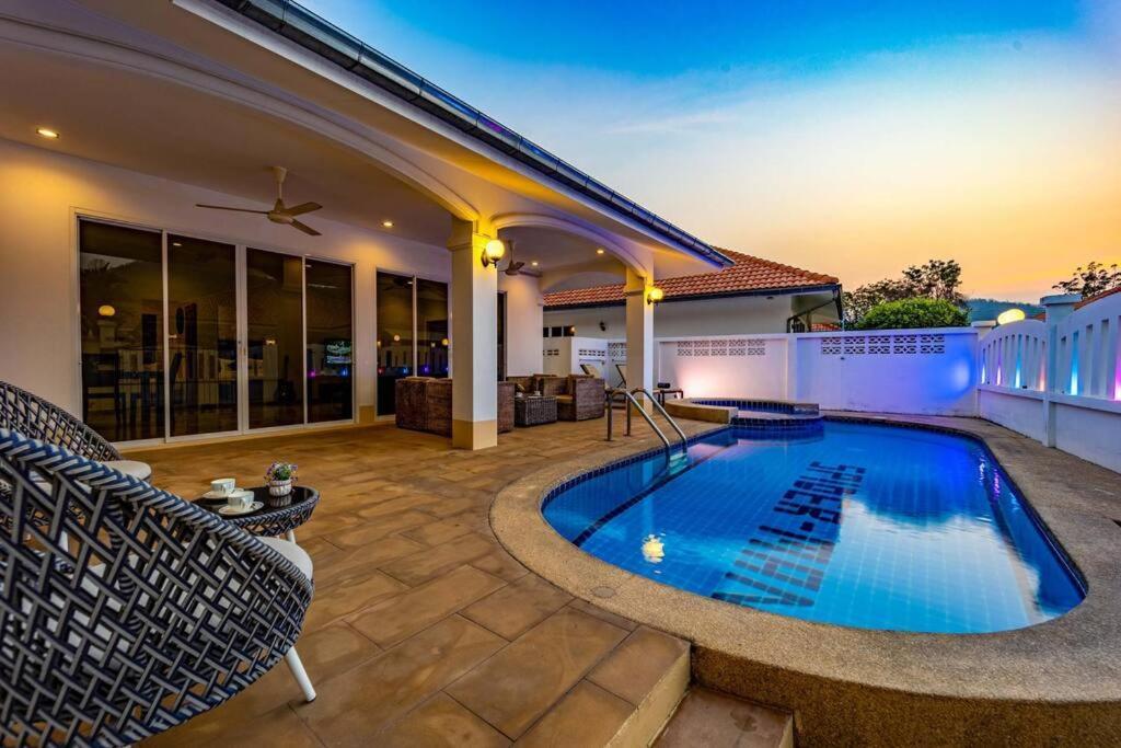Private 4 Bedroom Pool Ng411