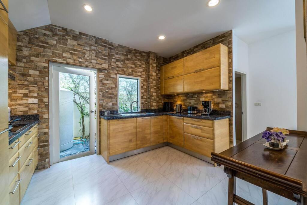 3 Bedroom Pool In Great Location Stv * Hua Hin