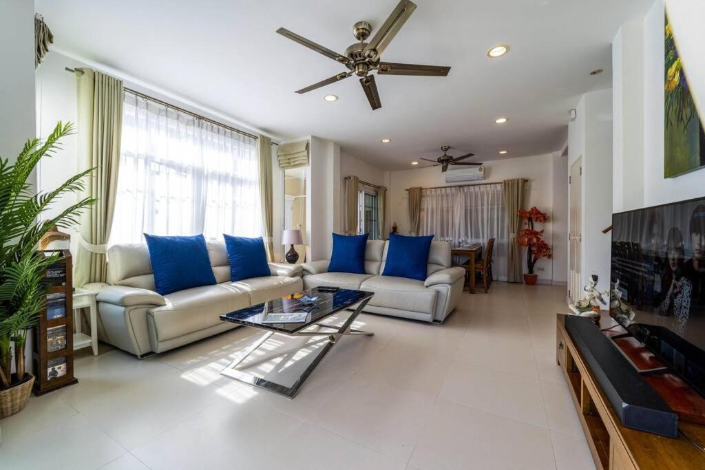 3 Bedroom Pool In Great Location Stv *