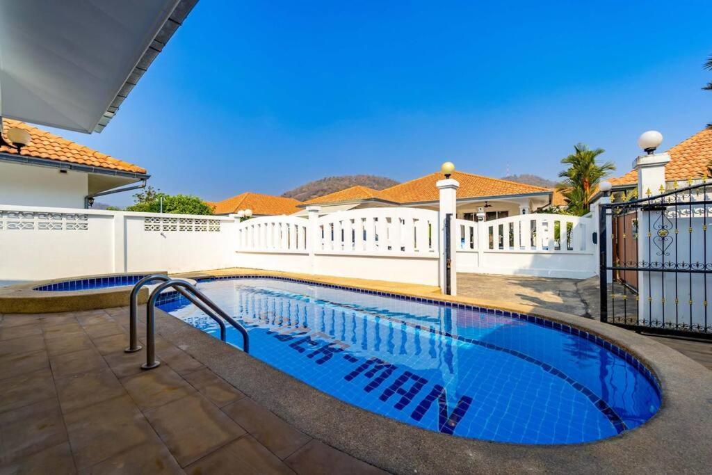 Private 4 Bedroom Pool Ng411 HHQ