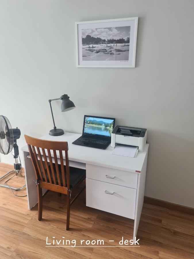 Light, Airy, Pool Views 2 Bed 2 Bath, Free Wifi, Elect * HHQ
