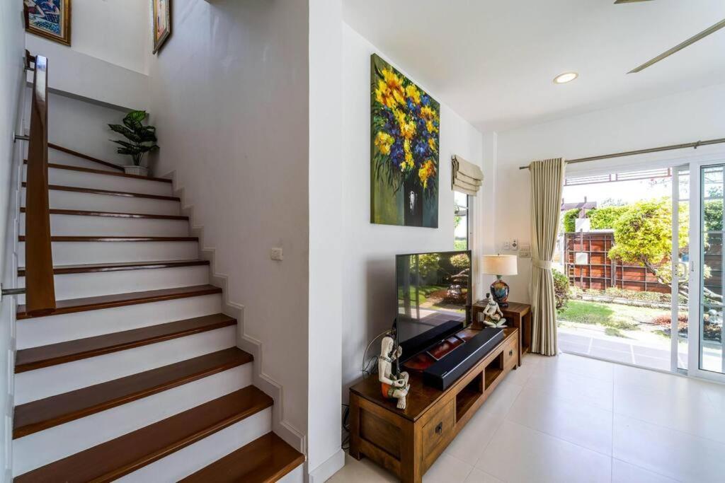 3 Bedroom Pool In Great Location Stv