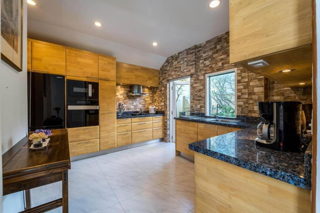 3 Bedroom Pool In Great Location Stv