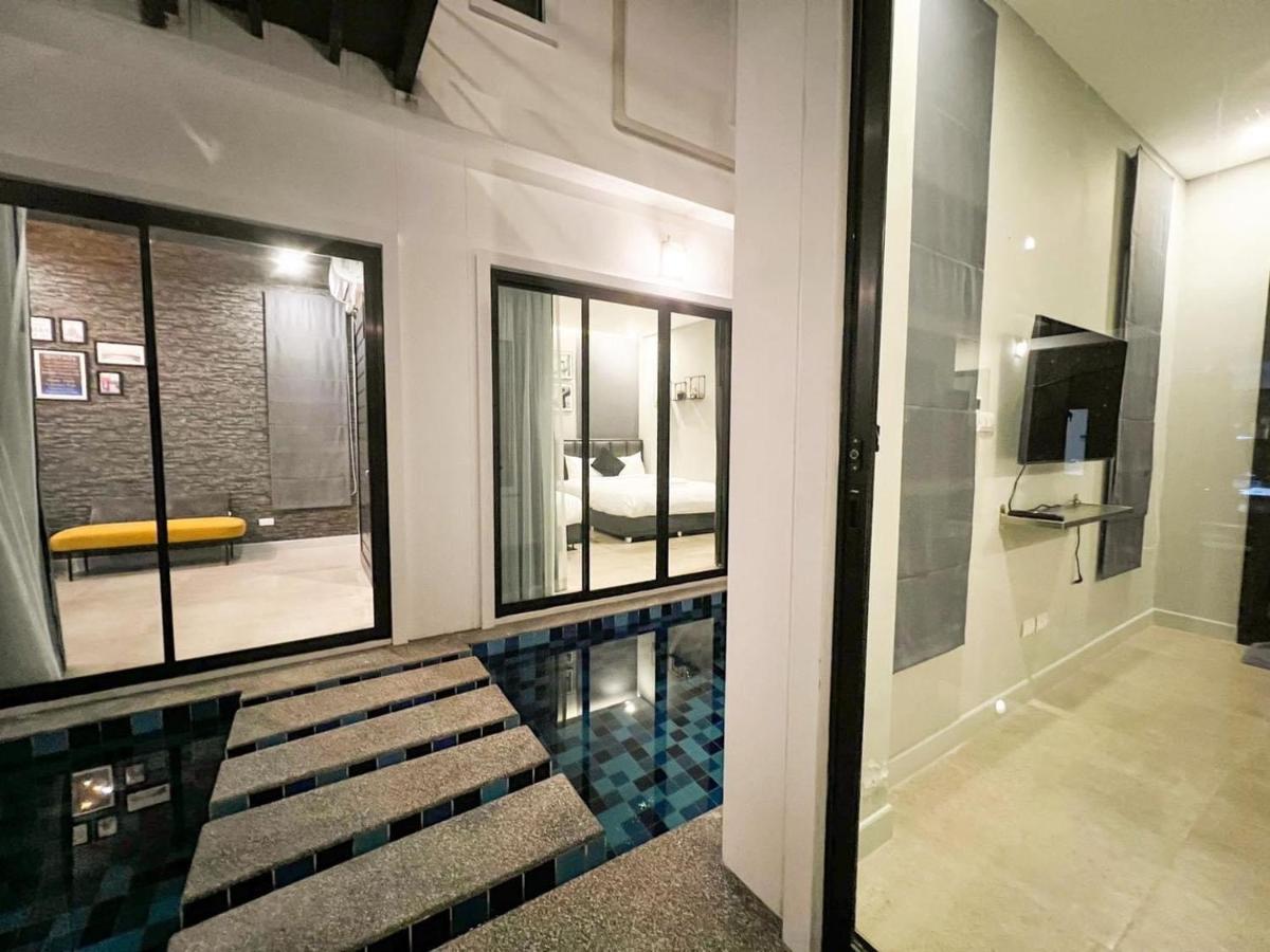 Villa Pool Modern Cool - Fill Feel