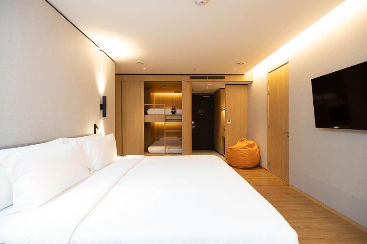 Dusitd2 Hotel