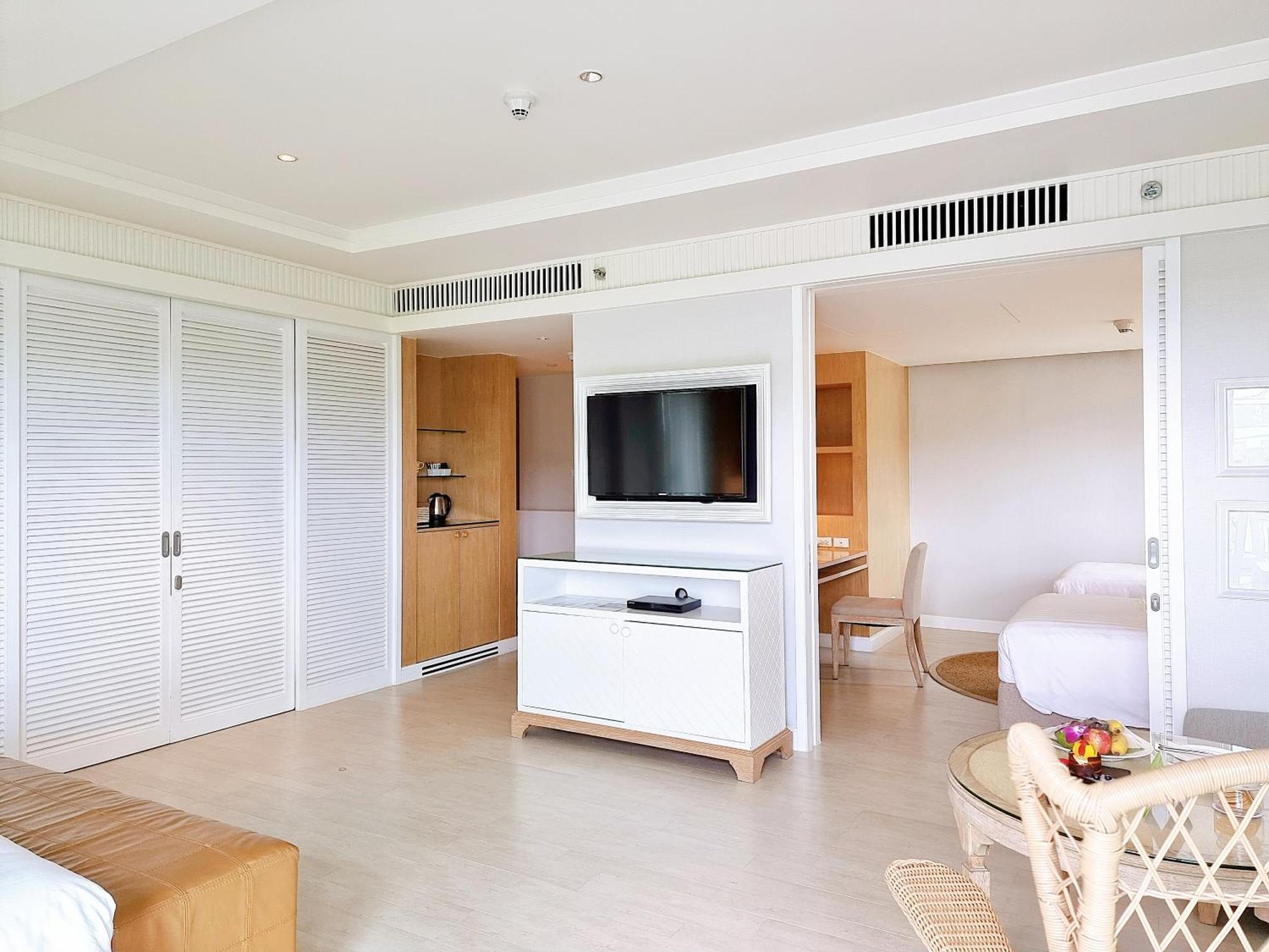 Hotel Amari HHQ