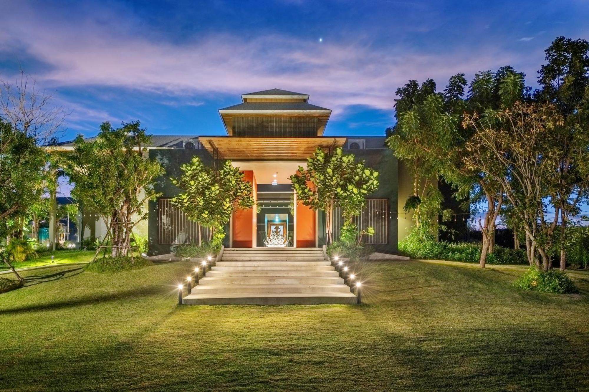 Phukalini Luxury Pool & Onsen Hotel Hua Hin