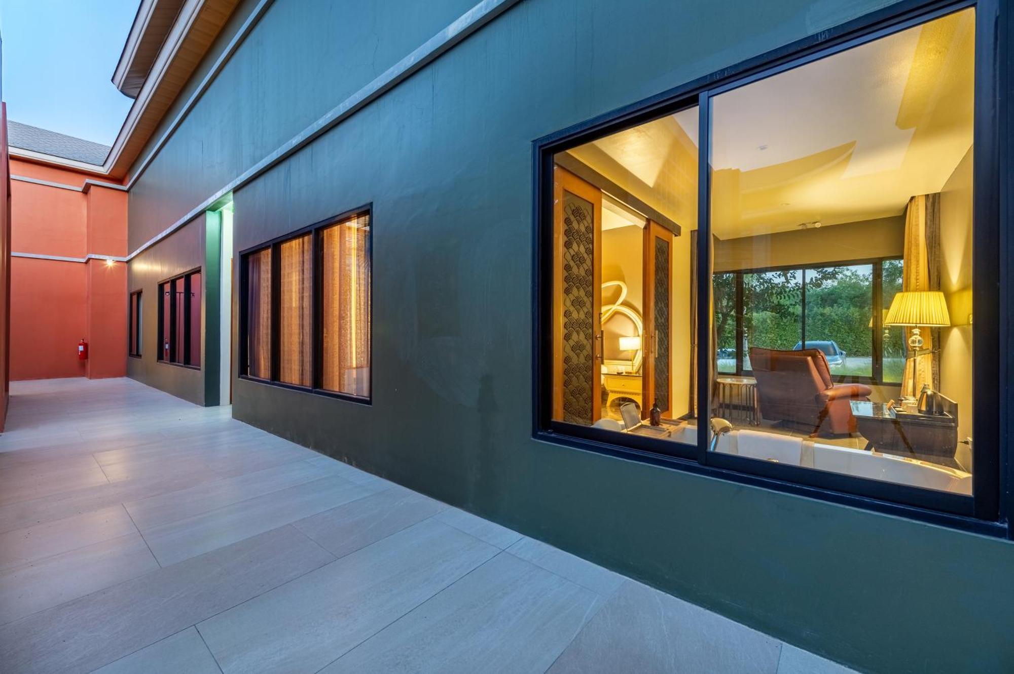 Phukalini Luxury Pool & Onsen Hotel 4*