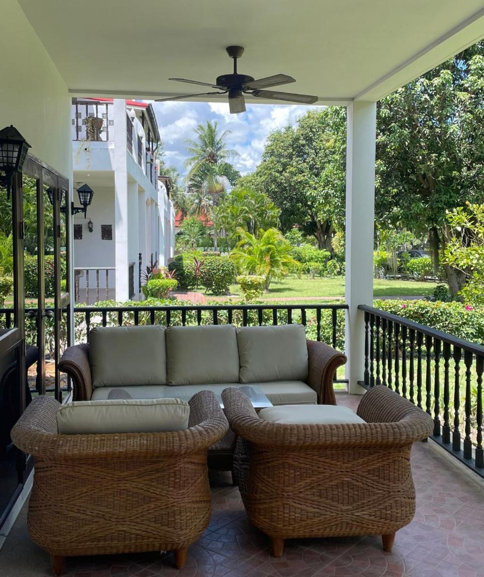 Charming Asian Style House Close To Black Mountain Golf Club Holiday home *