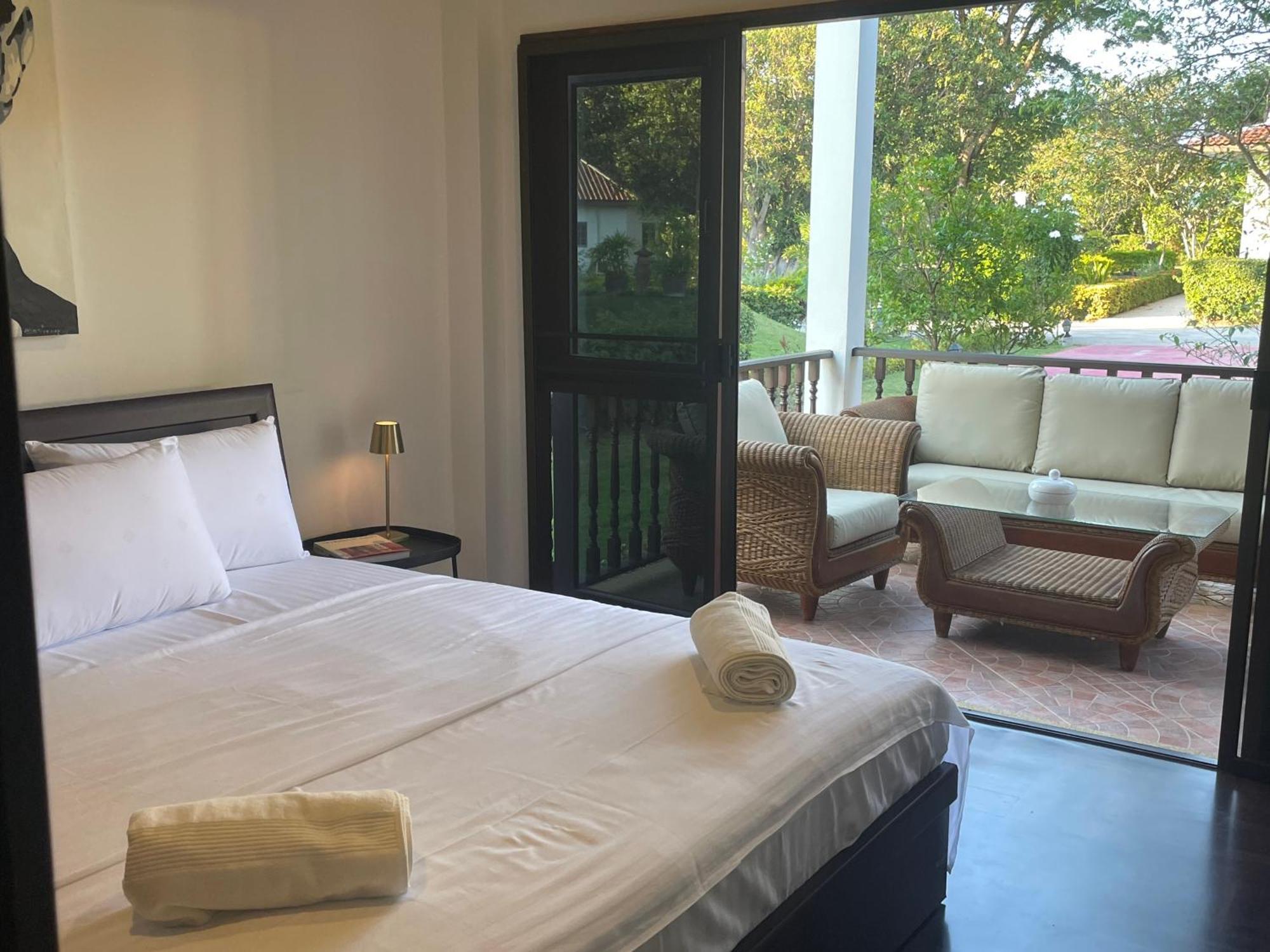 Charming Asian Style House Close To Black Mountain Golf Club Holiday home Hua Hin
