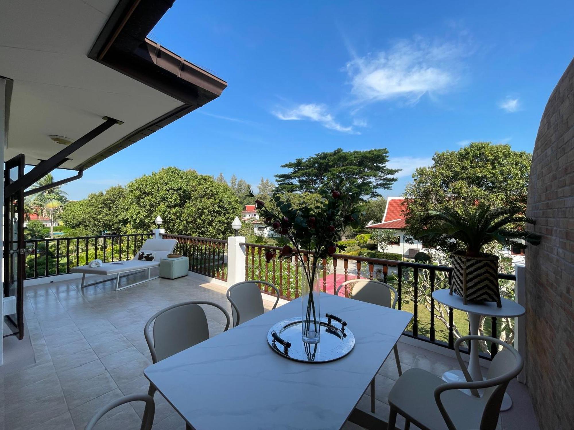 Charming Asian Style House Close To Black Mountain Golf Club Holiday home *
