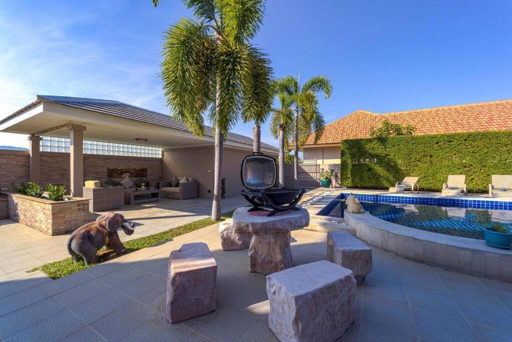 Luxurious 5-bedroom Private Pool Villa! Pv6 *