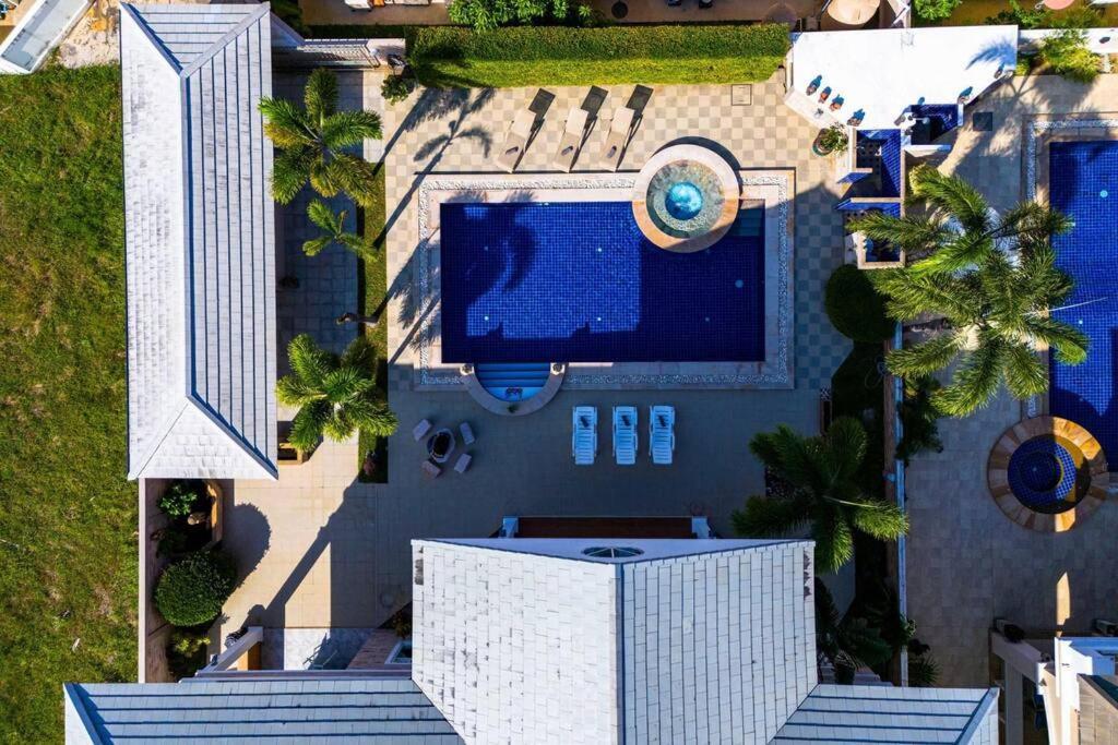 Villa Luxurious 5-bedroom Private Pool Villa! Pv6 Hua Hin