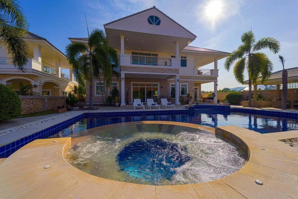 Luxurious 5-bedroom Private Pool Villa! Pv6 Villa