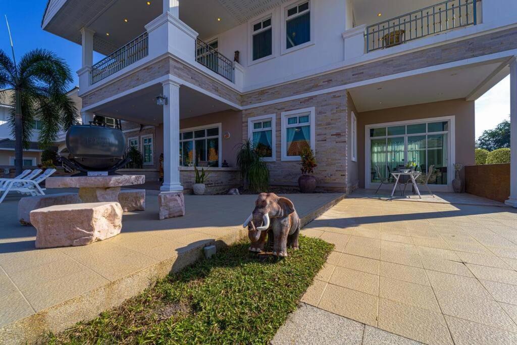 Villa Luxurious 5-bedroom Private Pool Villa! Pv6 Hua Hin