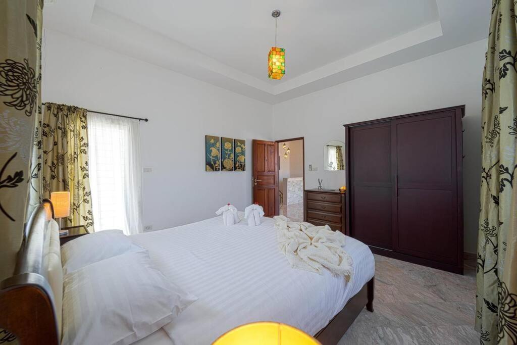 Villa Luxurious 5-bedroom Private Pool Villa! Pv6