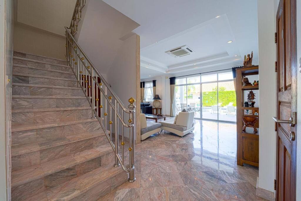 Luxurious 5-bedroom Private Pool Villa! Pv6