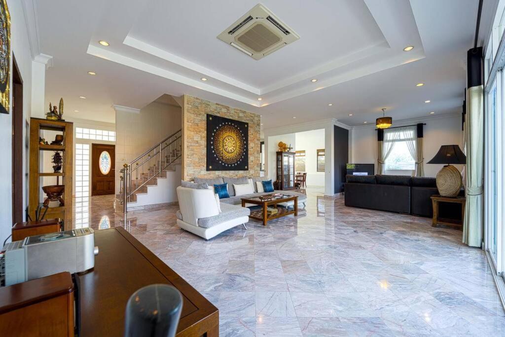 Luxurious 5-bedroom Private Pool Villa! Pv6 * Hua Hin