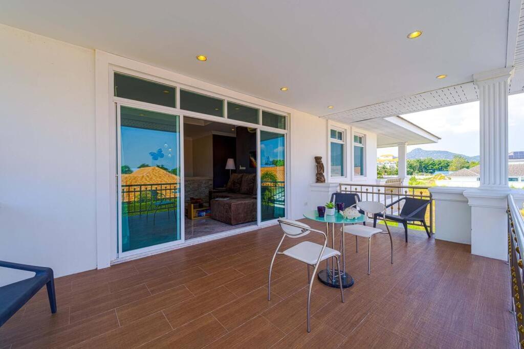Villa Luxurious 5-bedroom Private Pool Villa! Pv6 Hua Hin