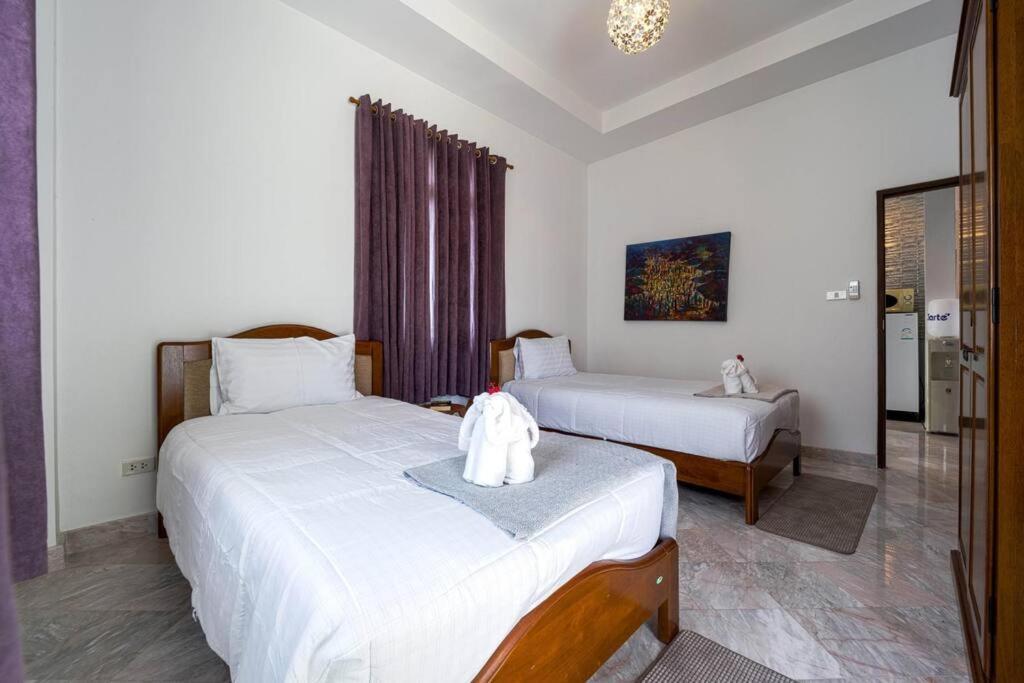Villa Luxurious 5-bedroom Private Pool Villa! Pv6 Hua Hin