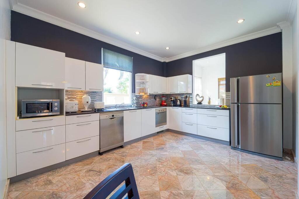 Luxurious 5-bedroom Private Pool Villa! Pv6 Villa