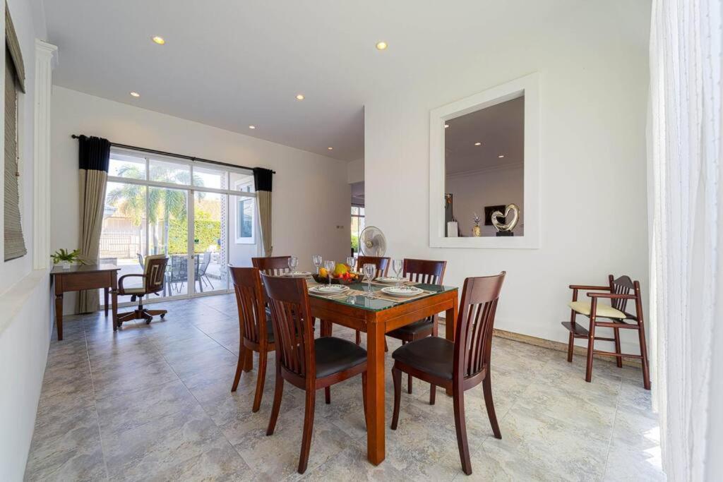Villa Luxurious 5-bedroom Private Pool Villa! Pv6 Hua Hin