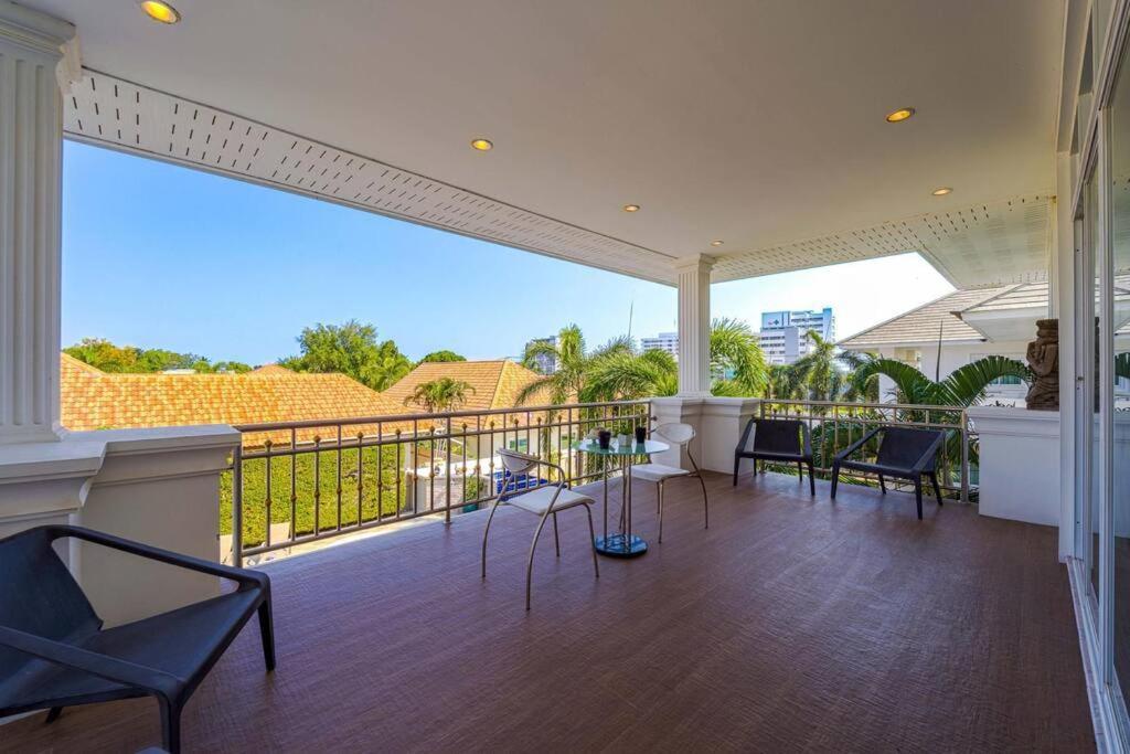 Villa Luxurious 5-bedroom Private Pool Villa! Pv6 *
