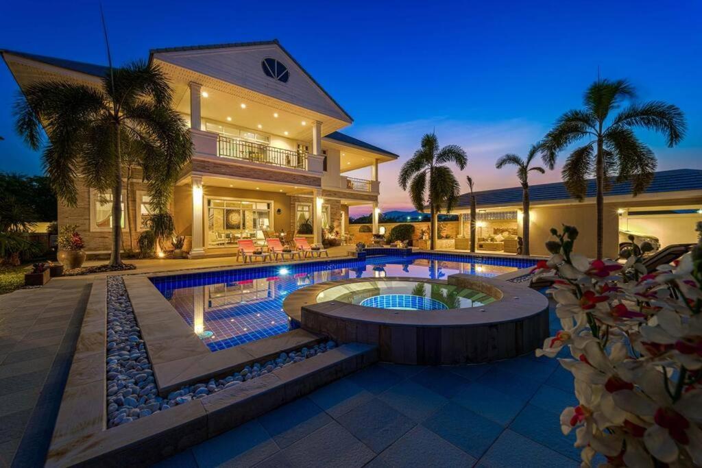 Luxurious 5-bedroom Private Pool Villa! Pv6 Villa *