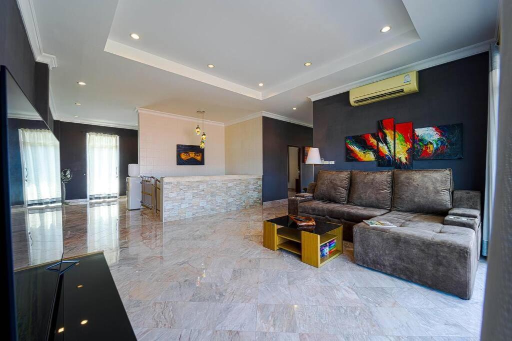 Luxurious 5-bedroom Private Pool Villa! Pv6 Villa