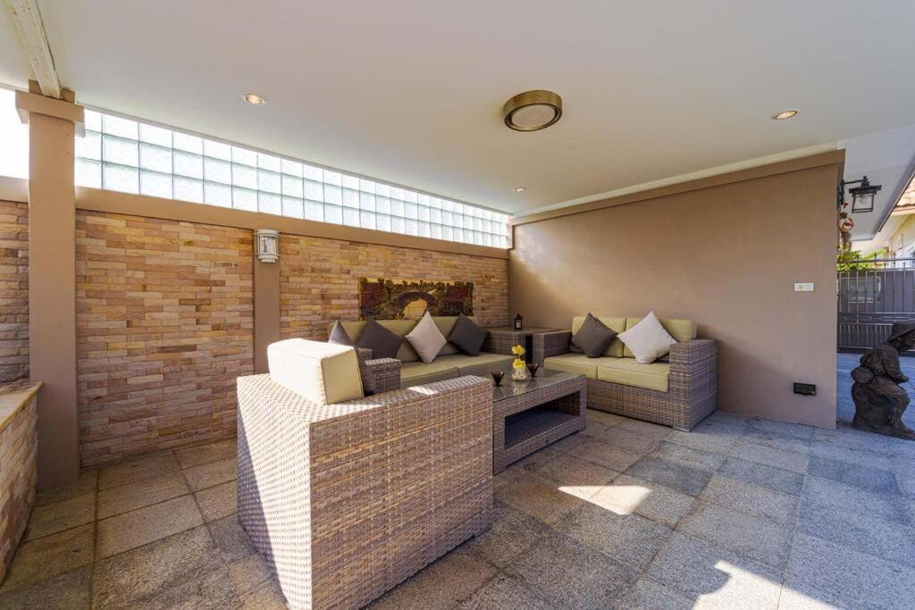 Villa Luxurious 5-bedroom Private Pool Villa! Pv6 *