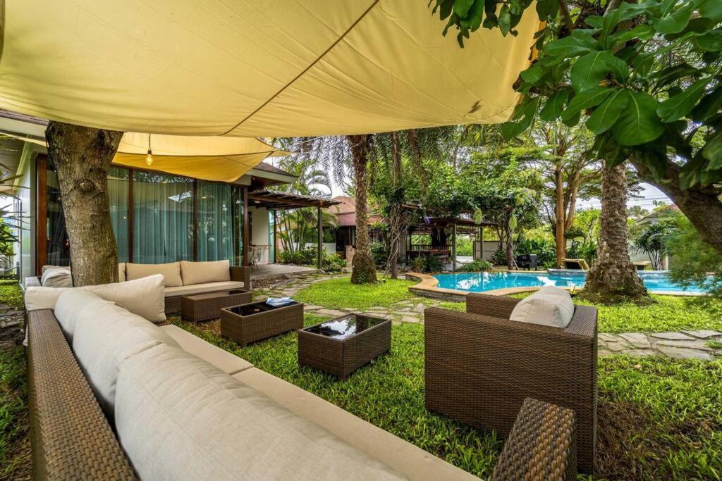 Secluded Oasis For Family And Friends Bm5 Villa HHQ