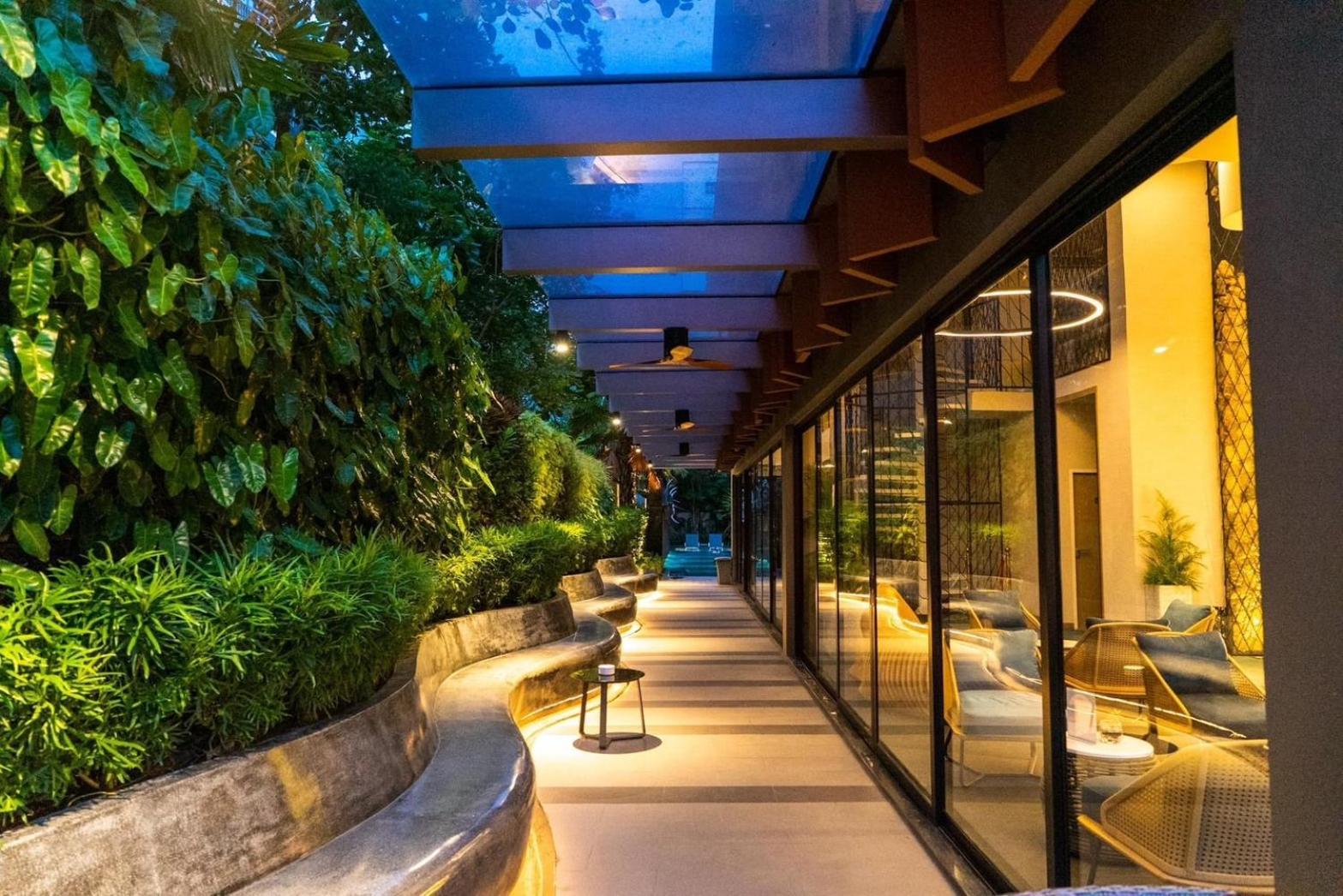 Maven Stylish Hotel HHQ
