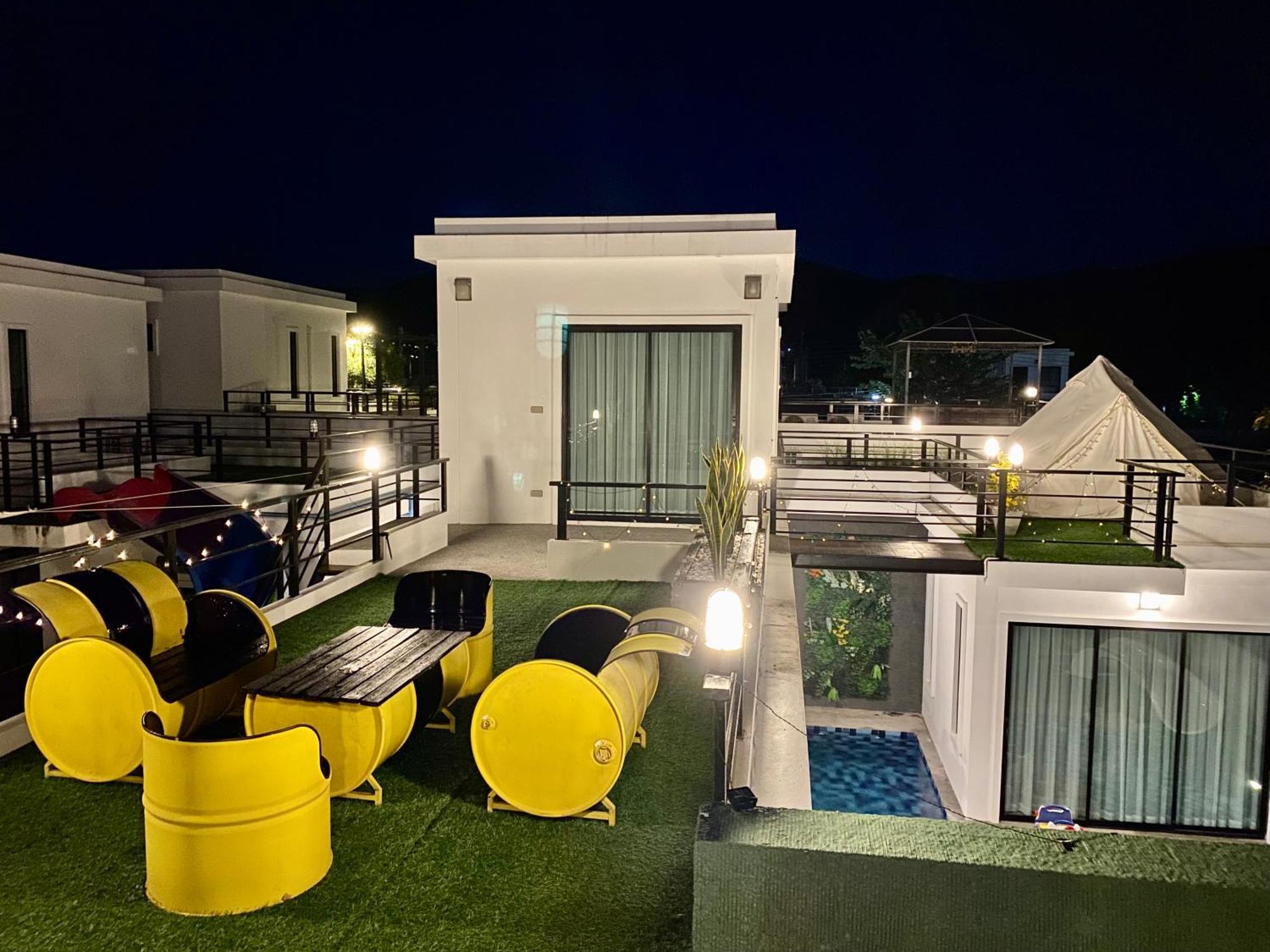 Villa Pool Modern Cool - Fill Feel *