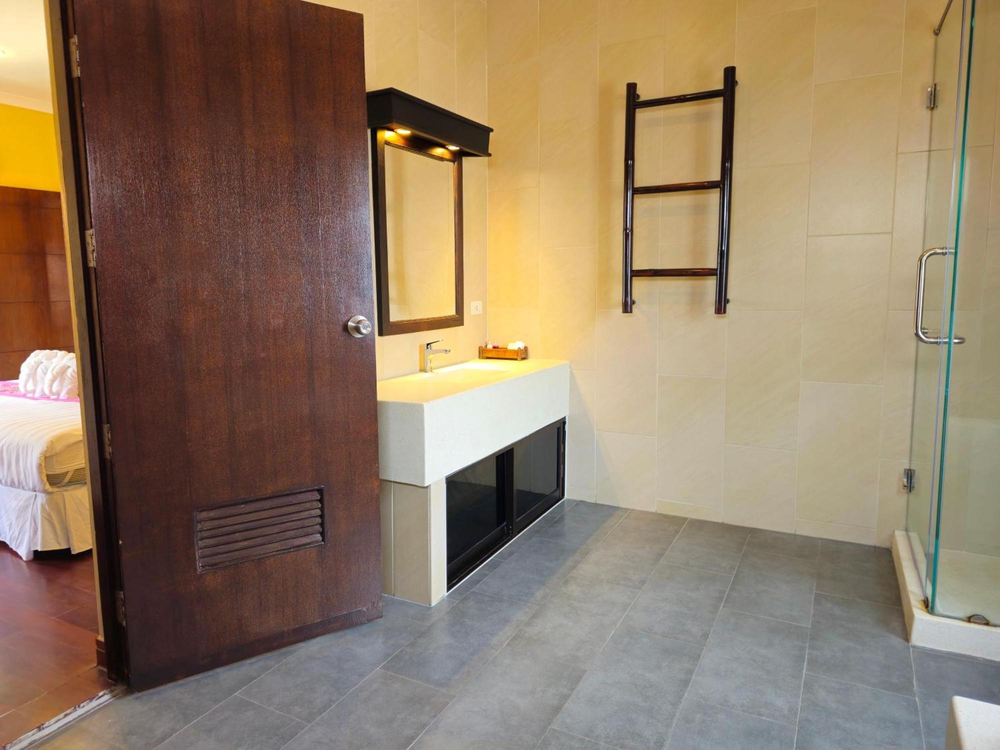 Baan Mesuk And 4* Hua Hin