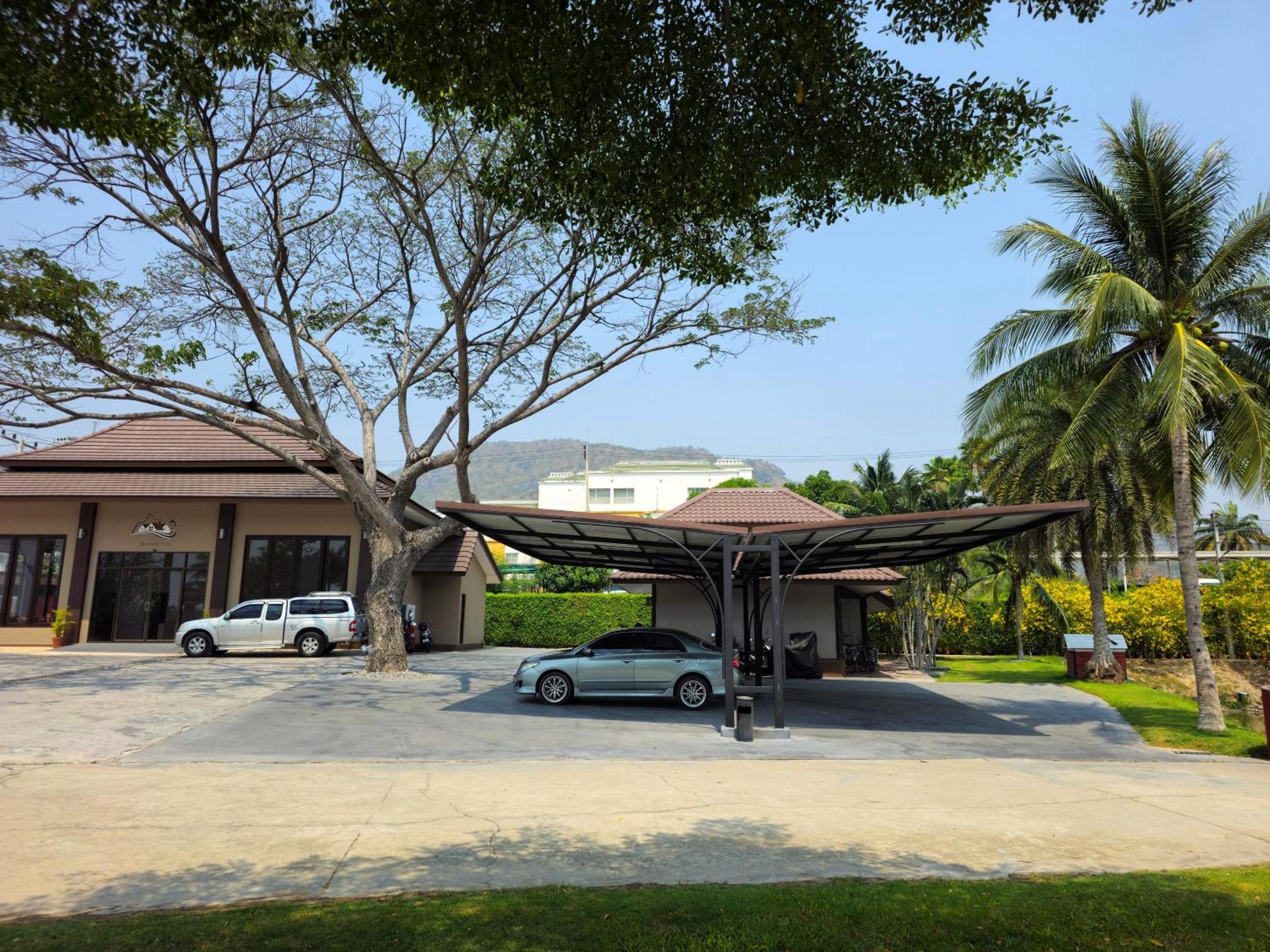 Resort Baan Mesuk And 4*