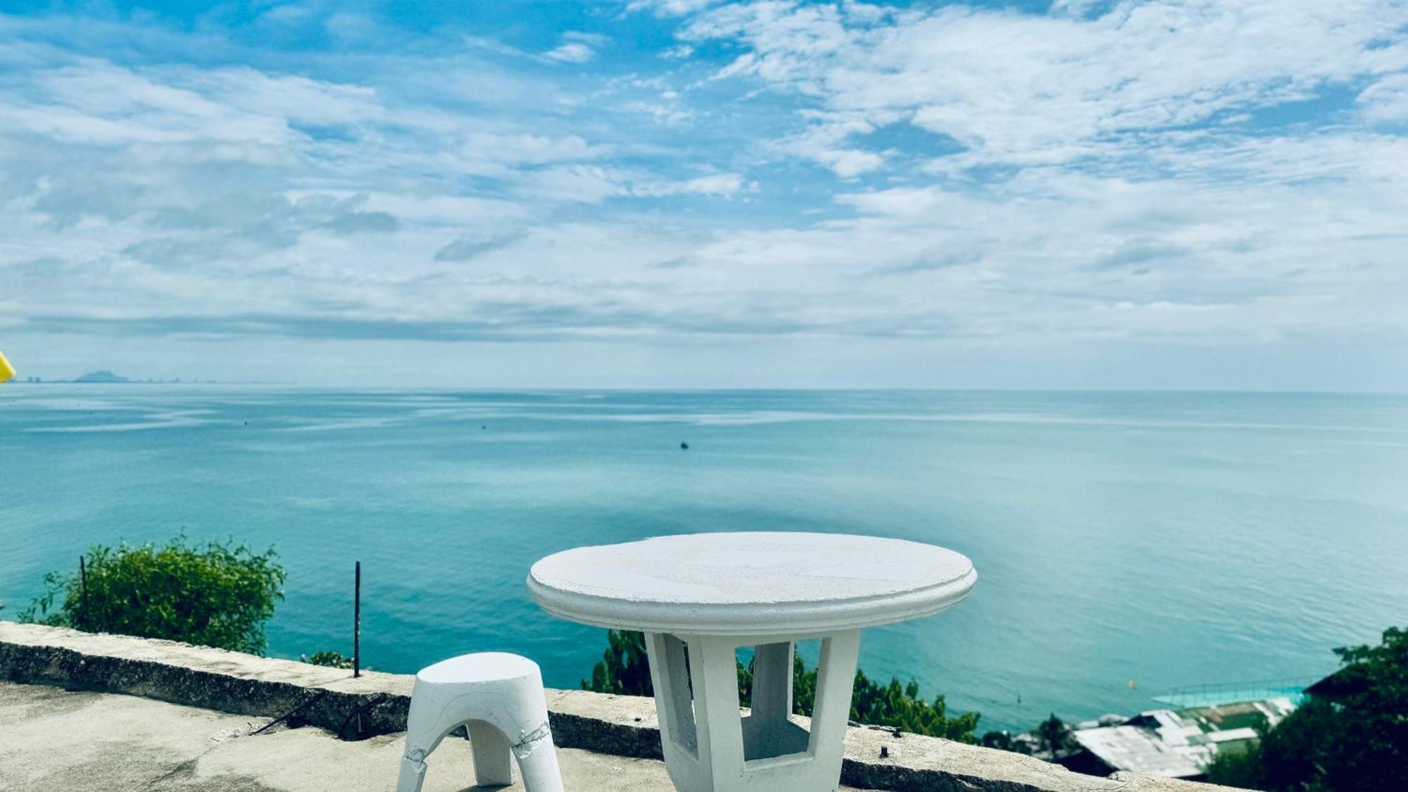 Apartment Sea&mountain View,5 Mins Walk To Famous With King Size Bed *